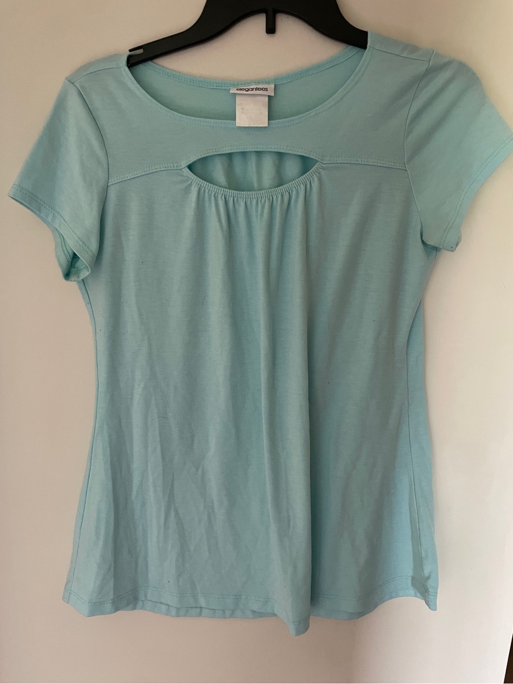 Elegantees Keyhole Scoop Neck Tee